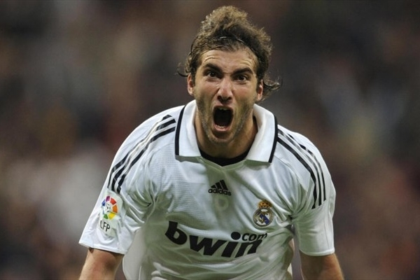 Juve Tunda Pembelian Higuain