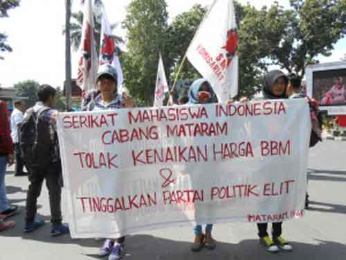 Mahasiswa NTB Turun ke Jalan Tolak Kenaikan BBM