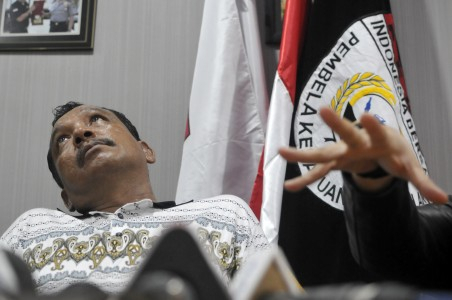 Dua Rekan Labora Sitorus, Buron