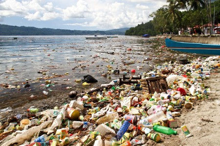 Sampah Plastik Rusak Lokasi Wisata Gili Trawangan