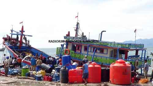 Tabrak Timbunan Batu, Kapal Nyaris Tenggelam di Rembang