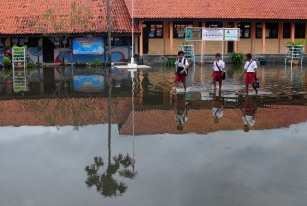 Dikepung Banjir, Warga Enarotali Papua Minta Direlokasi