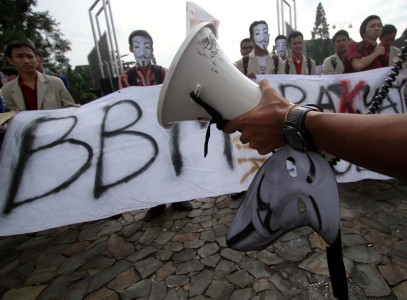 Terlalu Banyak Masyarakat Mampu yang Menikmati BBM Subsidi