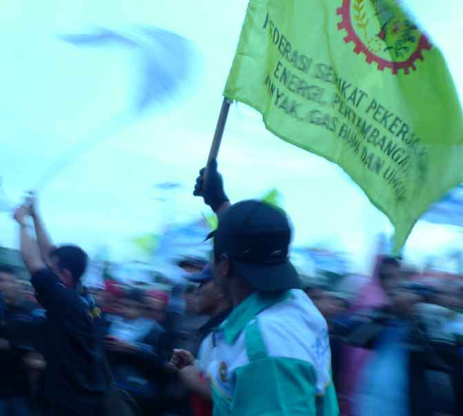 Tolak Kenaikan BBM, Buruh Mulai Padati Depan DPR