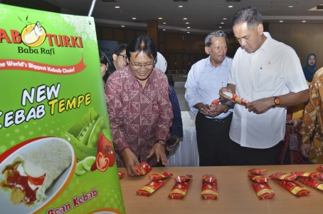 Perajin Tahu-Tempe Puas dengan Harga Jual Kedelai