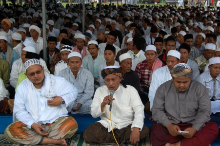 Diancam Massa, Pengungsi Syiah Sampang Terpaksa Direlokasi