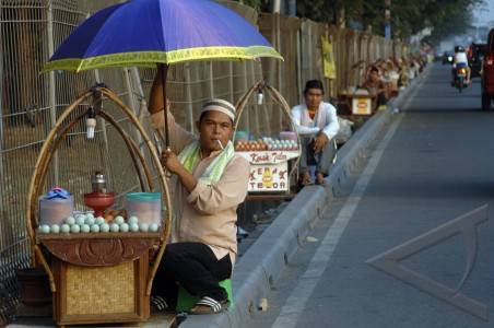 Kerak Telor Menu Wajib di HUT Jakarta