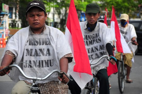 Jemaah Syiah Tak Mau Pulang Sebelum Bertemu Presiden