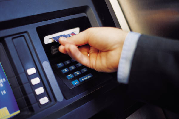 Tiga Wartawan Ditangkap Karena Bobol Kartu ATM