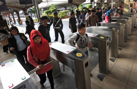 Semua Stasiun Kereta Jabodetabek Siap Terapkan Sistem Tiket Elektronik