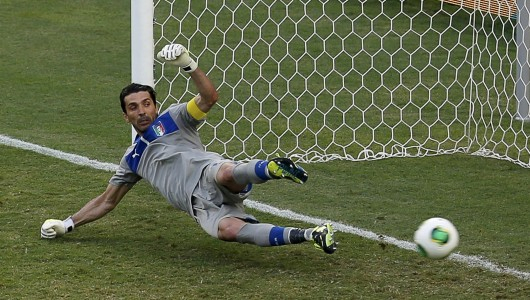 Buffon Bawa Italia Raih Posisi Tiga