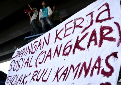 Ribuan Buruh Turun ke Jalan Tolak RUU Ormas