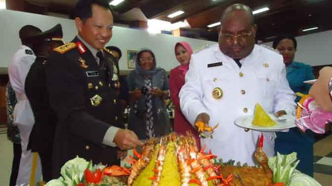 HUT Bhayangkara, Ahli Waris Anggota Polri Papua Terima Santunan