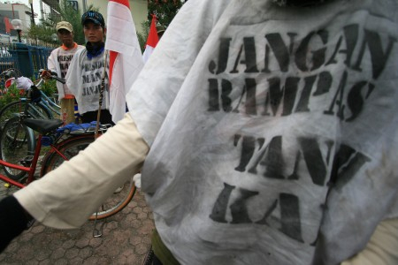 Pengungsi Syiah Sampang Tak Yakin Pemkab Jalankan Perintah Watimpres