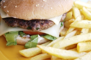 Makanan Enak Yang Bisa Jadi Sumber Penyakit