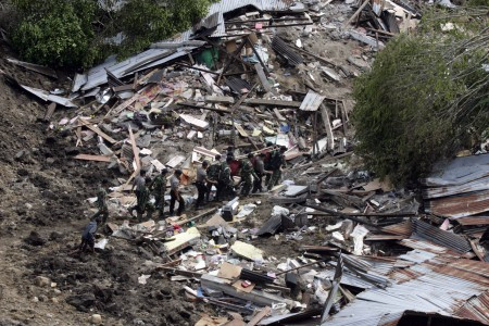 Pengungsi Gempa Aceh Kekurangan Air Bersih dan Tenda