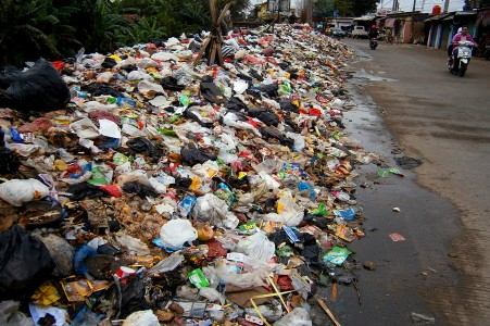 Sampah Menumpuk, Kapal Pesiar Ancam Tak Bawa Turis ke Lombok Barat