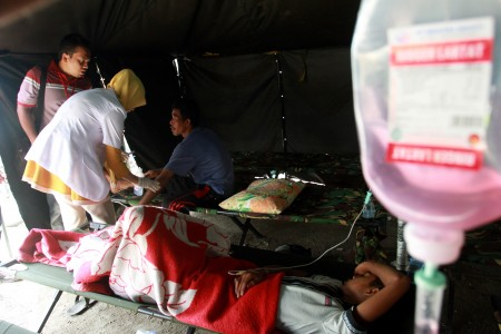Korban Gempa Aceh Butuh Tenda