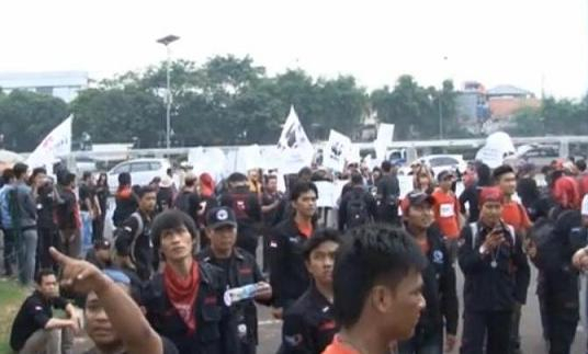 Menentang Undang-Undang Organisasi Kemasyarakatan
