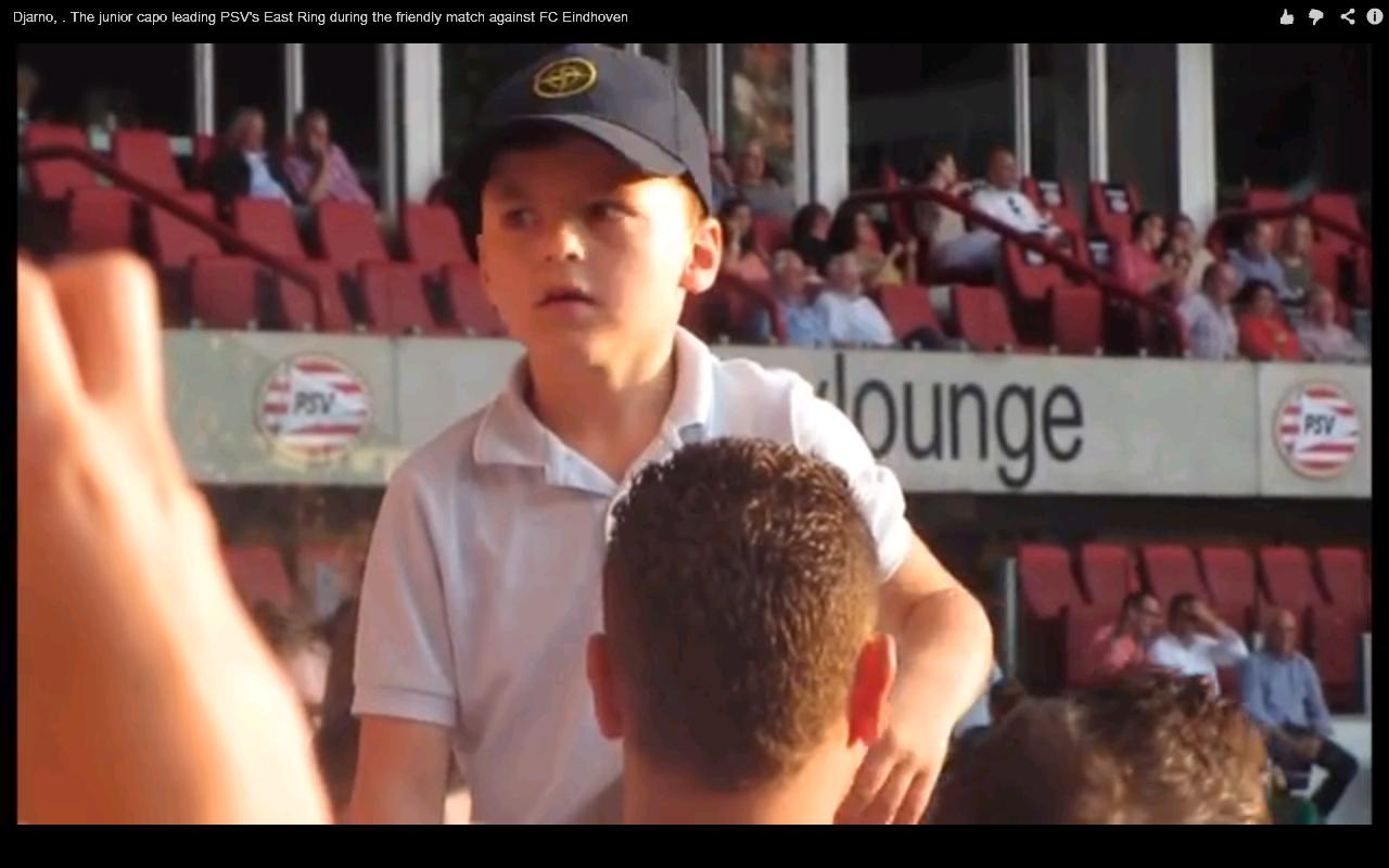 Anak Kecil Pimpin Suporter  PSV Eindhoven