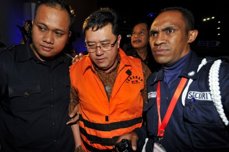 KPK Tahan Tersangka Korupsi Simulator SIM Budi Santoso