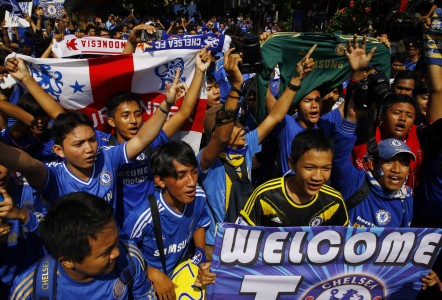 Puluhan Ribu Pendukung Chelsea Birukan GBK