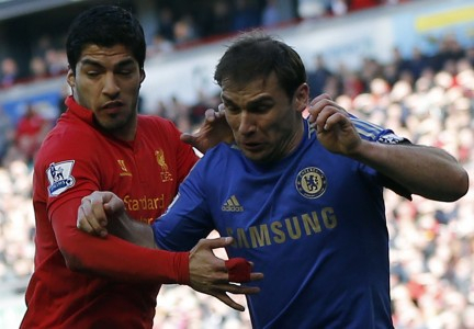 Arsenal Naikkan Tawaran untuk Dapatkan Suarez