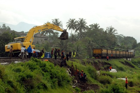 KAI Waspadai 19 Titik Longsor di Jember