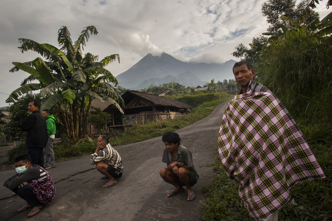 Puluhan Warga Masih Bertahan di Kawasan Rawan Bencana Merapi