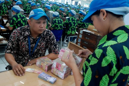 Dua Perusahaan Tolak Berikan THR