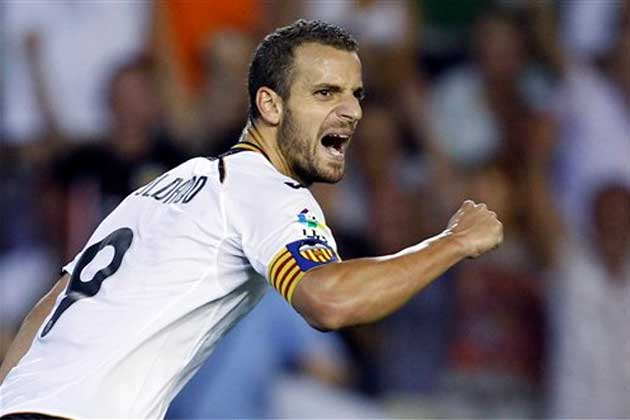 Roberto Soldado Resmi Berseragam Tottenham