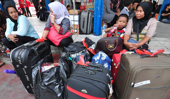 Pemudik di Terminal Pulogadung Terus Bertambah