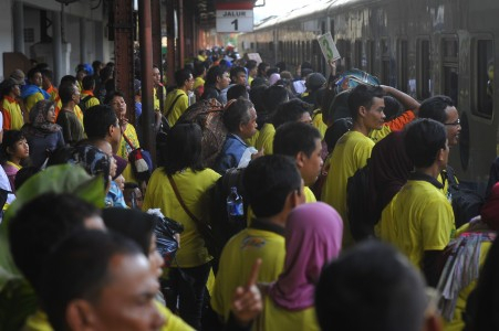 Stasiun di Jakarta Dijaga Ratusan Anggota TNI - Polri