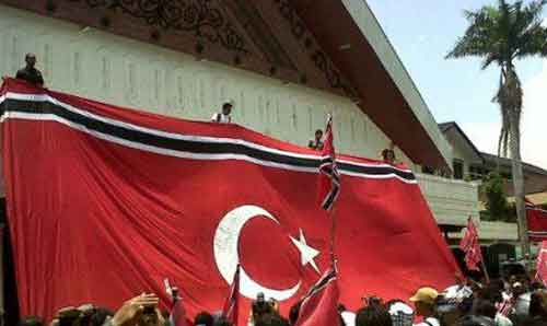 Gubernur Kecam Penurunan Bendera Aceh