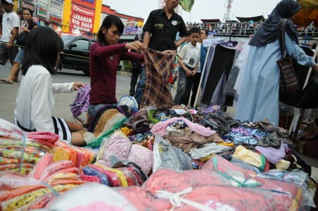 Warga Gunungkidul Habiskan Jutaan Rupiah untuk Baju Baru