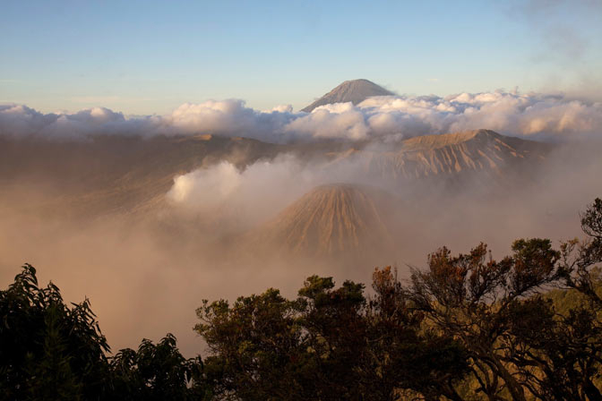 Mulai September, Pendaki Gunung Semeru Dibatasi