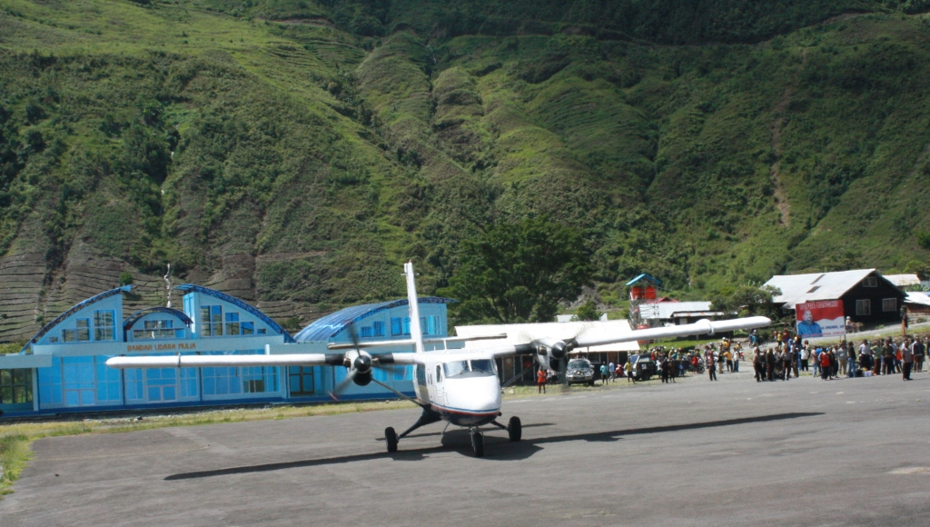 Setahun Lumpuh, Trigana Air Kembali Beroperasi di Puncak Jaya