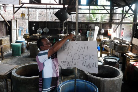 Harga Kedelai Naik, Pengusaha Tahu Tempe Mogok