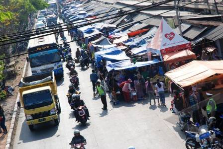 Pasar di Ambon Ini Mirip Pasar Tanah Abang Sebelum Dibenahi