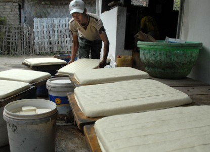 Harga Kedelai Naik, Harga Tahu Ikut Naik