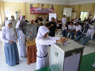 Siapa Pilihan Warga Jatim Hari Ini?