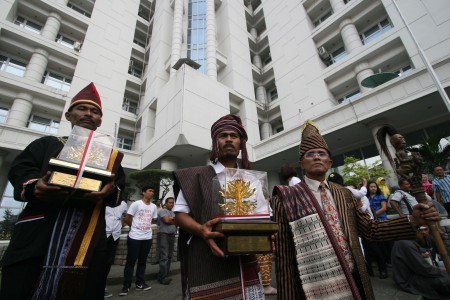 Hutan Rusak, Pahlawan Lingkungan Kembalikan Penghargaan Pemerintah