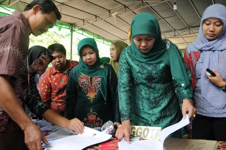 Khofifah Laporkan Kecurangan Pilgub Jatim ke Bawaslu