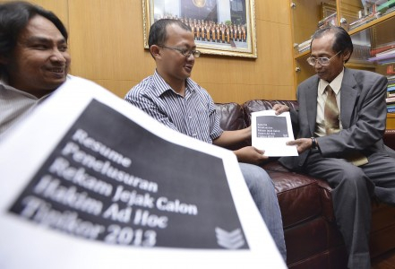 Senin KY Mulai Periksa Putusan Bebas Koruptor Sudjiono Timan