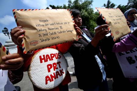 PRT Kirim Serbet dan Kain Pel Kepada SBY dan Anggota DPR