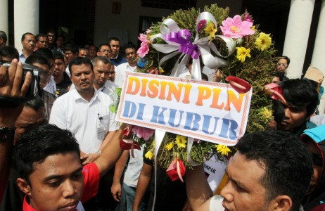 Sering Pemadaman Listrik, PLN Sumbar Didemo