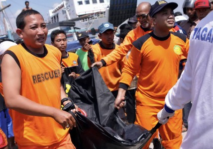 Helikopter Bantu Pencarian Korban Kapal Tenggelam di Nias