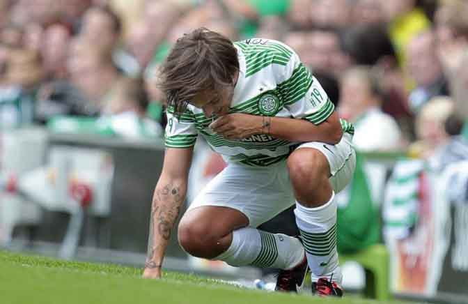 Personil One Direction Cidera Dihajar Penyerang Aston Villa