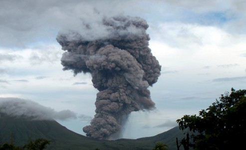 Masih Terjadi Letusan Susulan di Gunung Lokon