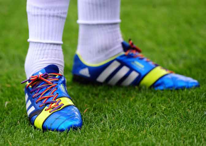 Pemain Inggris Diminta Pakai Tali Sepatu Pelangi untuk Perangi Homophobia